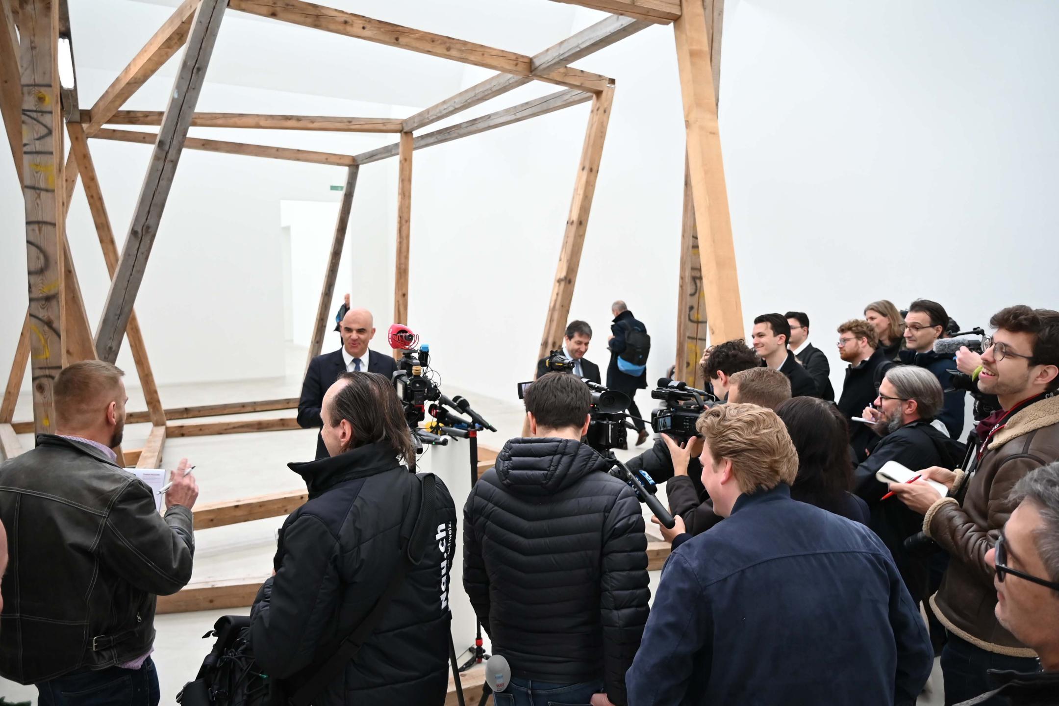 Der Bundespräsident stellt sich im Kunstmuseum Fragen von Medienschaffenden.