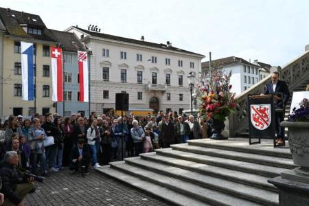RR Martin Neukom spricht zur Bevölkerung
