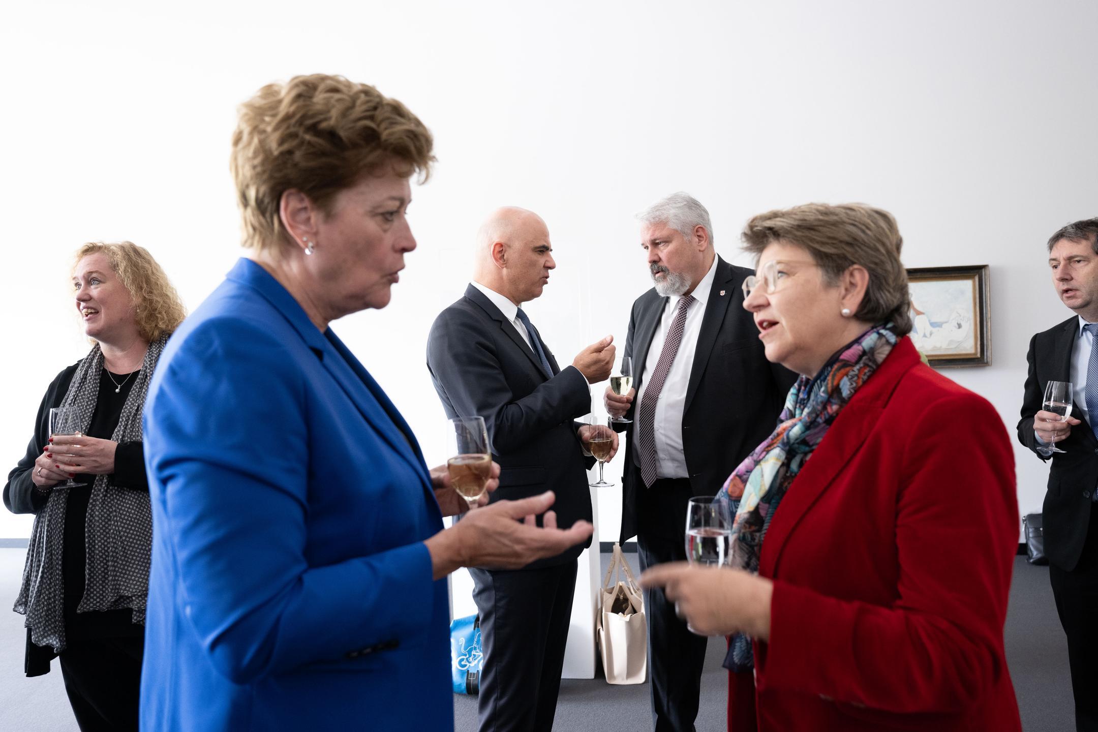 RR Silvia Steiner spricht mit BR Viola Amherd