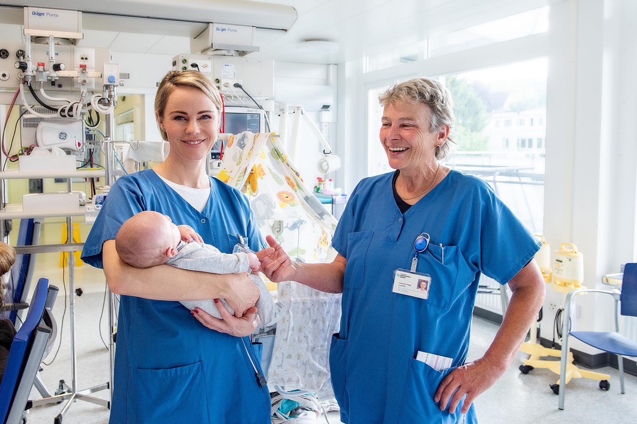 Regierungsrätin Natalie Rickli mit Bettina, Kuster, Pflegedirektorin