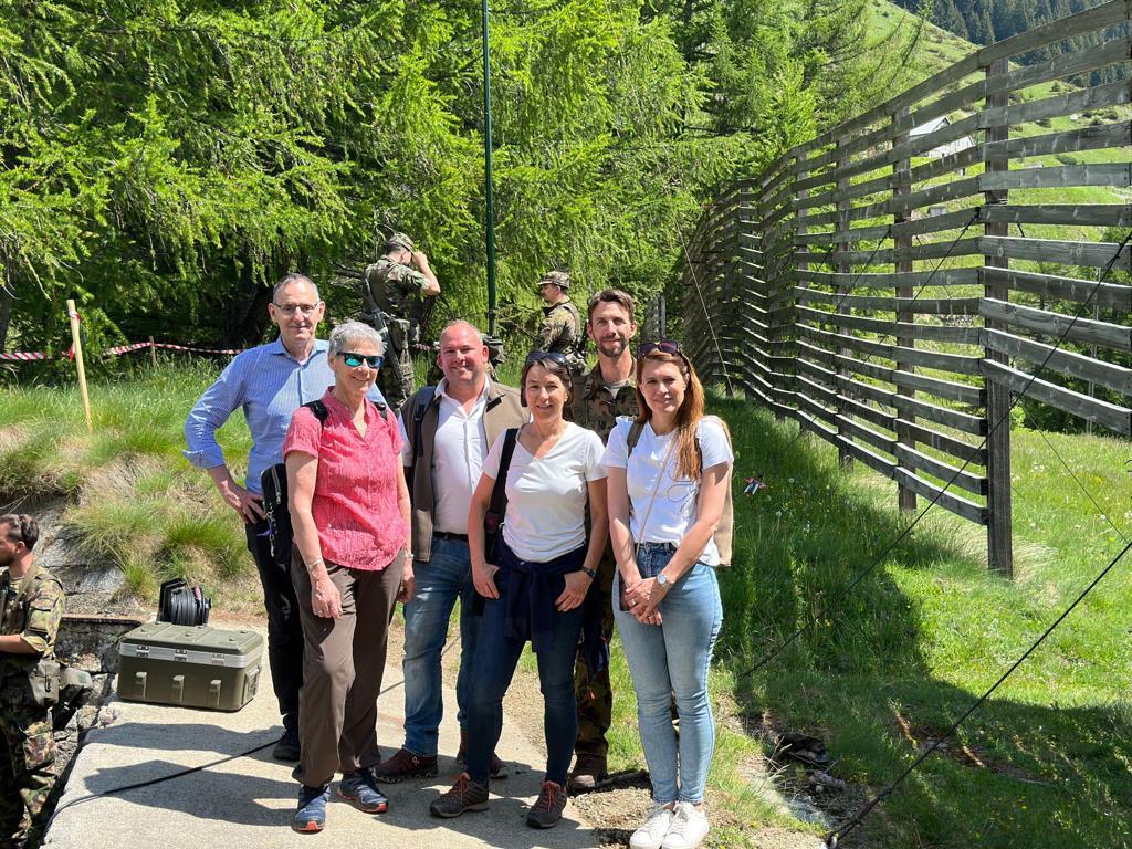 Die Delegation des Zürcher Kantonsrates zusammen mit Regierungspräsident Mario Fehr und dem Kommandanten Oberstlt i Gst Markus Ronner