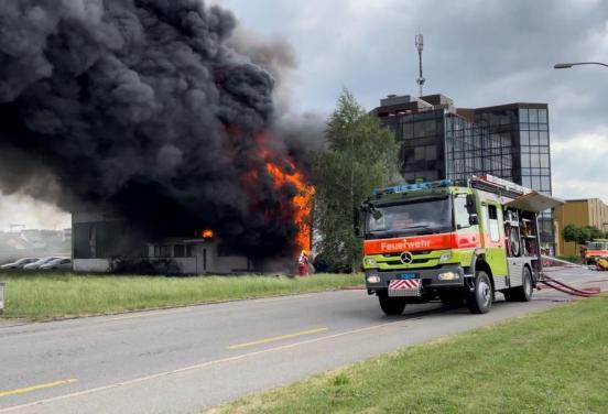 Feuerwehr bei der Brandbekämpfung