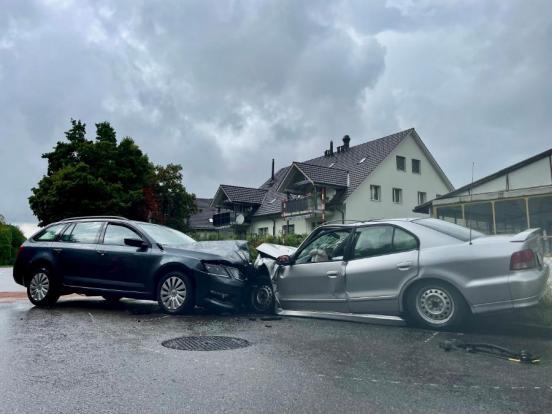 Unfallendlage nach Frontalkollision