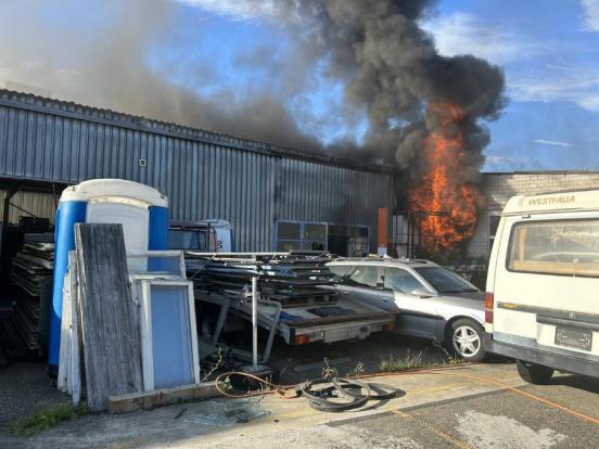 Brand in Gewerbegebäude in Schlieren 