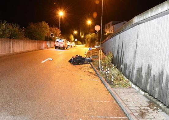 Selbstunfall eines Rollerlenkers auf der Zugerstrasse in Horgen