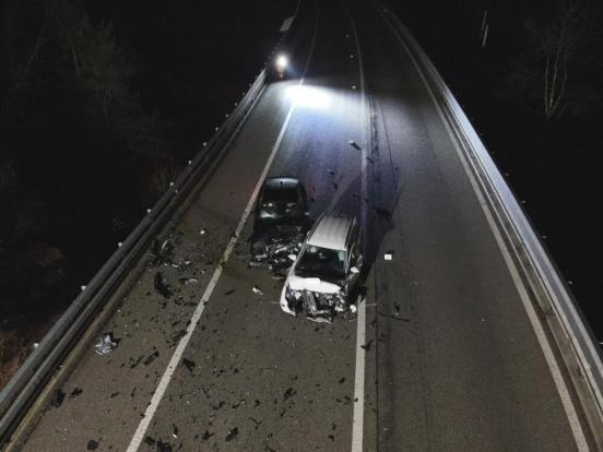 Übersichtsaufnahme der Unfallstelle auf der Kempttalstrasse