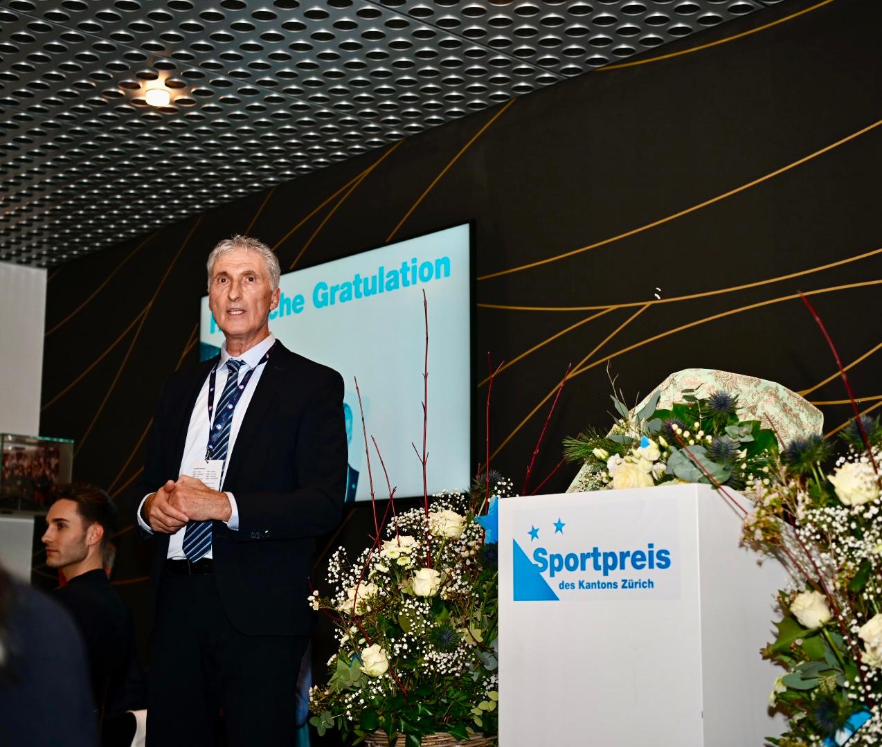 Peter Zahner, CEO der ZSC Lions AG bedankt sich für den Sportpreis des Kantons Zürich.