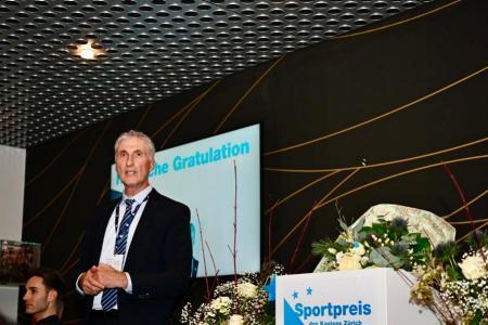 Peter Zahner, CEO der ZSC Lions AG bedankt sich für den Sportpreis des Kantons Zürich.