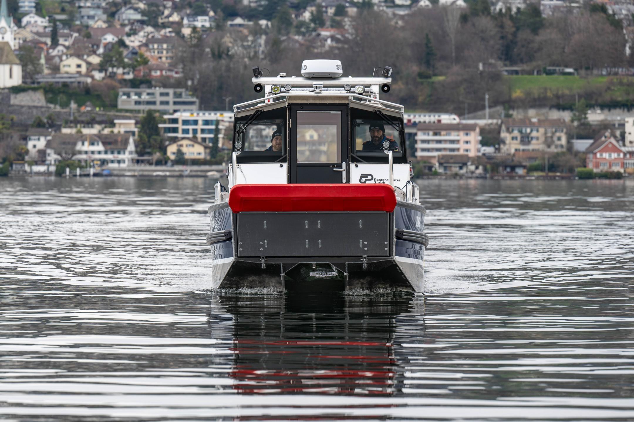 Frontalansicht des neuen Schiffs mit Doppelrumpf
