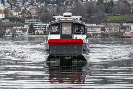 Frontalansicht des neuen Schiffs mit Doppelrumpf