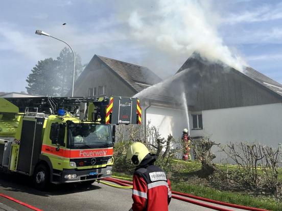 Feuerwehr beim Löschen