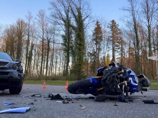 Unfallfahrzeuge auf Strasse