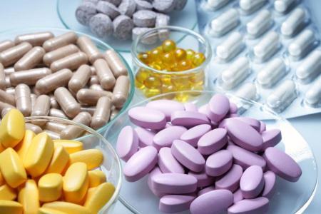 Verschiedene Nahrungsergänzungsmittel.