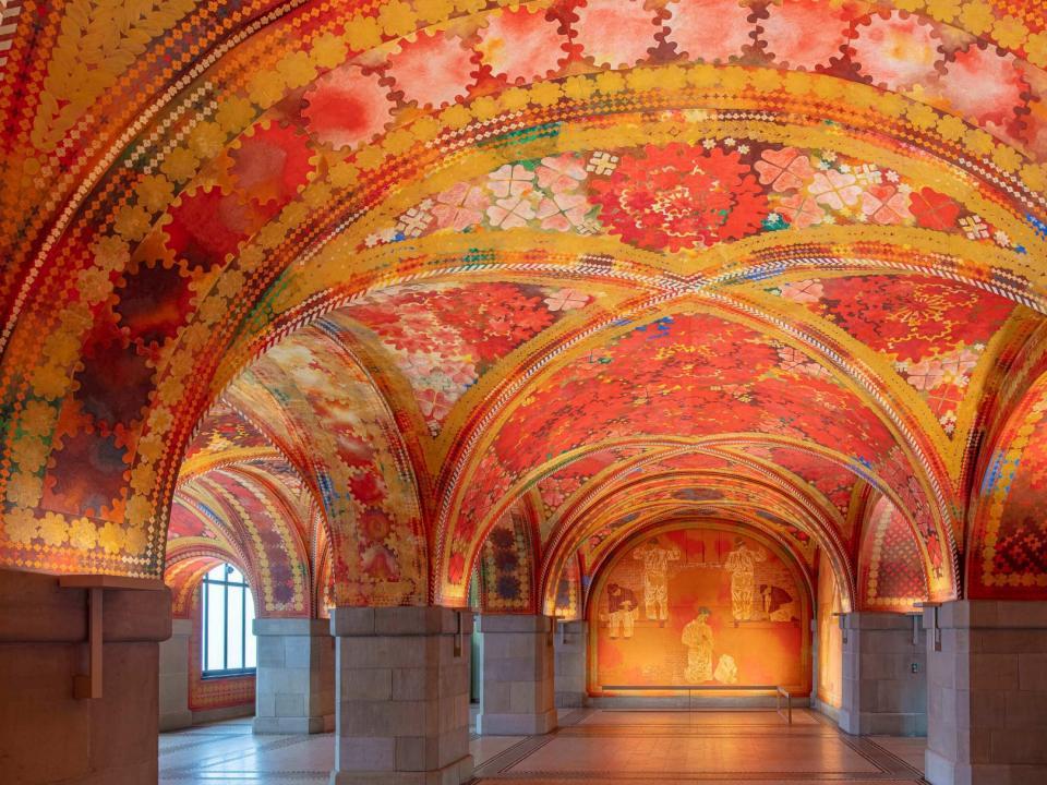 Eingangshalle des Städtischen Amtshauses I. Ausmalung von Augusto Giacometti (1877–1947). Zustand nach der Restaurierung, Juli 2019.