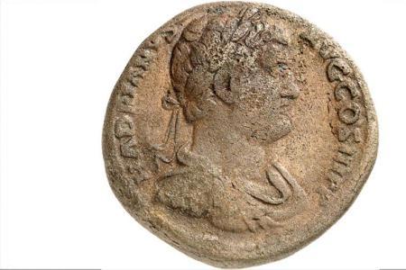 Römische Münze aus einem Münzschatz, der 1880 in Bäretswil entdeckt wurde und zeitweise als verschollen galt.