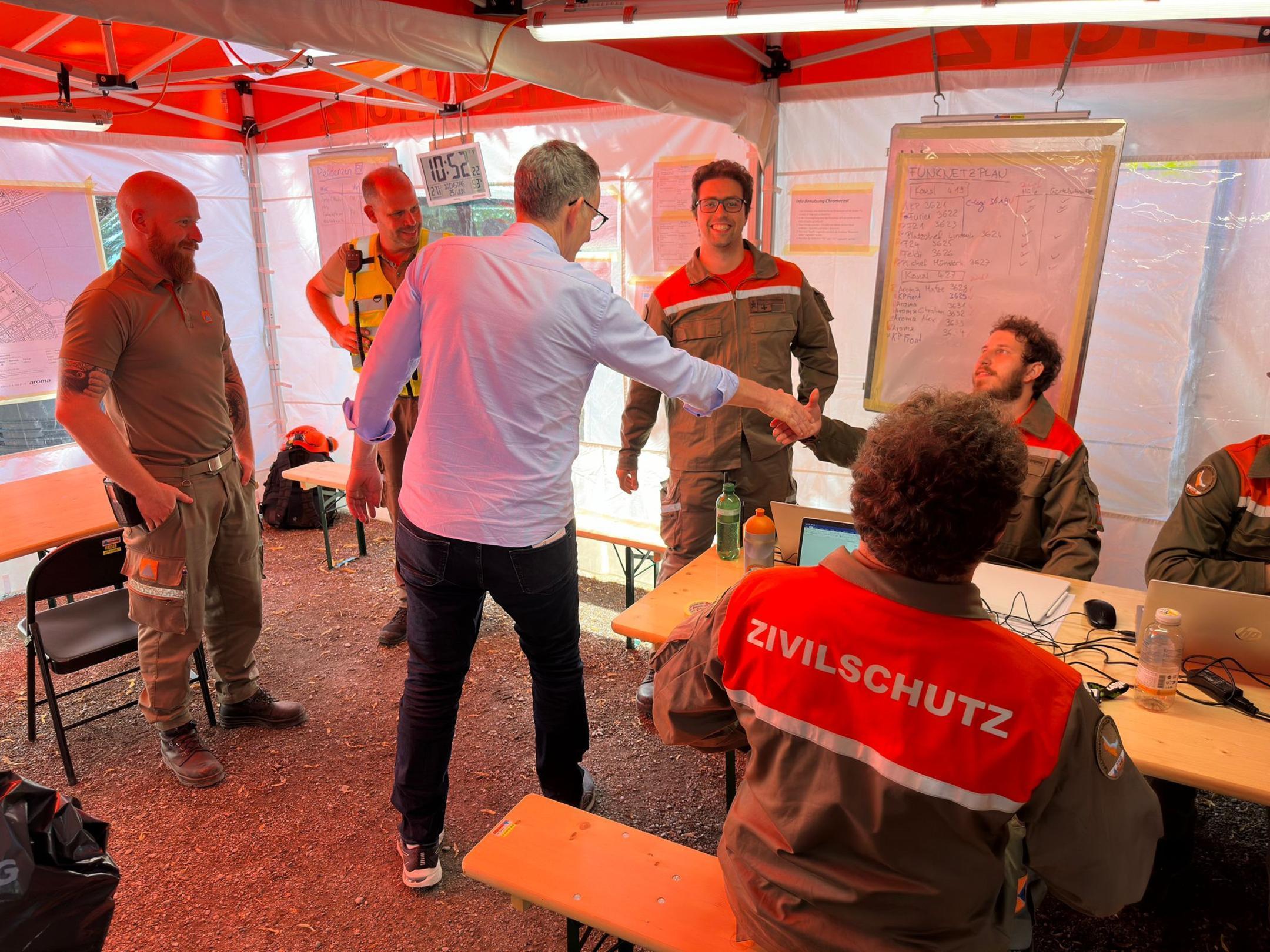 Zürcher Zivilschützer im Einsatz - Danksagung durch RR Fehr