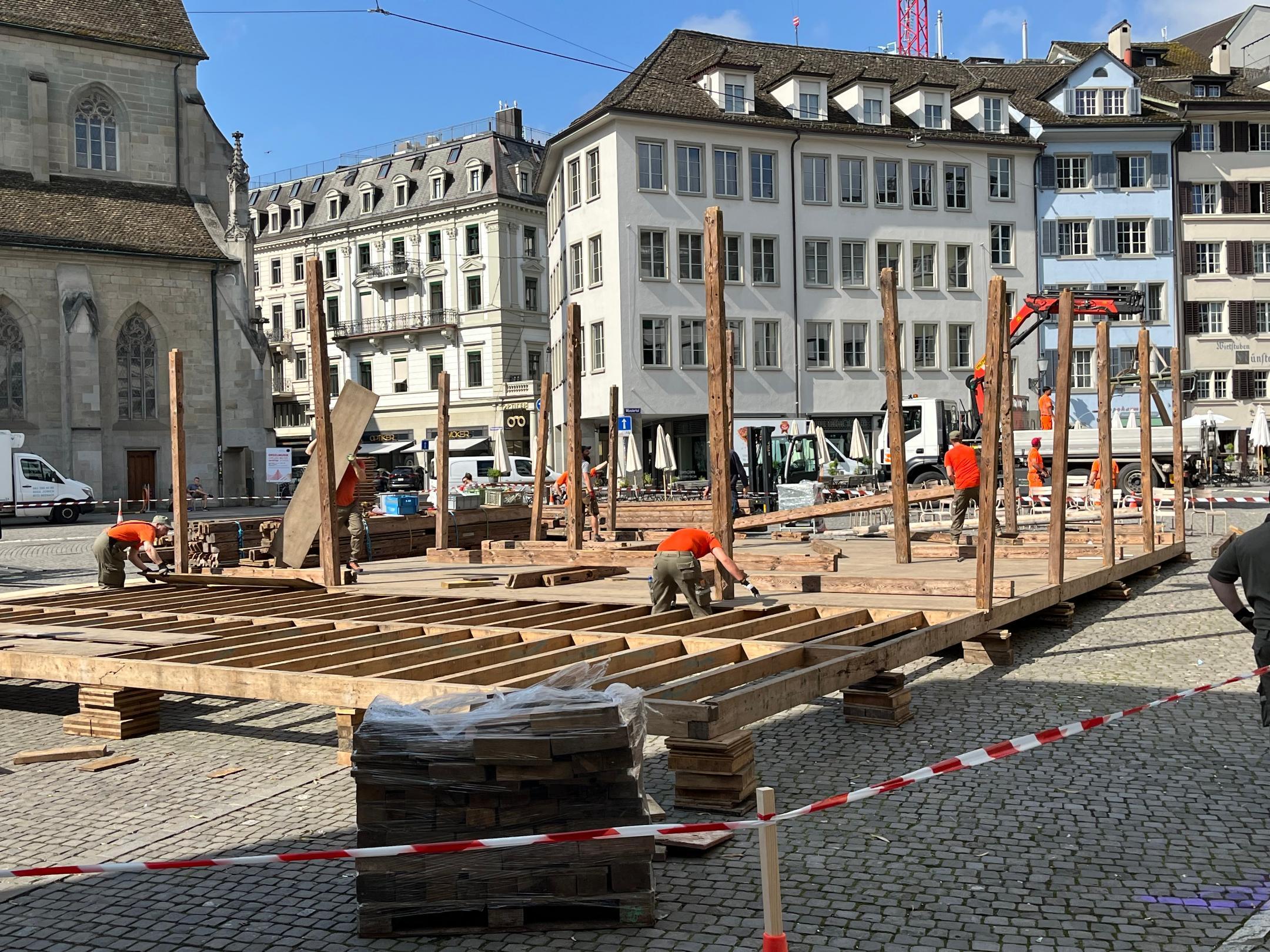 Zivilschützer beim Einsatz beim Münsterhof