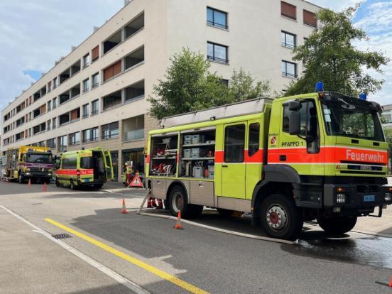 Feuerwehrfahrzeuge am Einsatzort