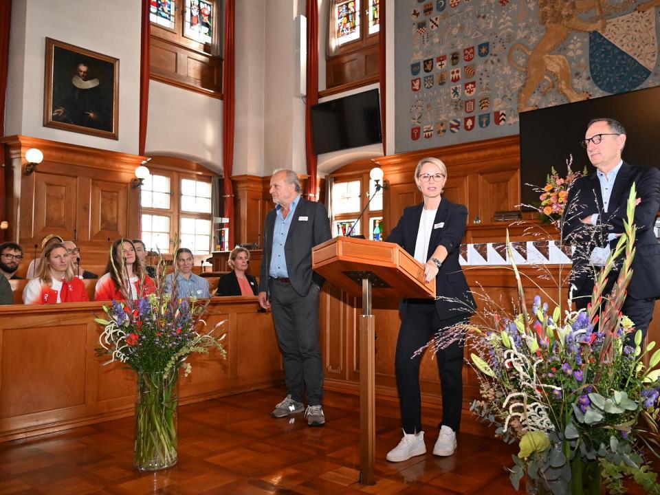 Bild mit Regierungsrätin Natalie Rickli