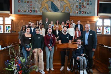 Rund zwanzig Olympia-Teilnehmende wurden heute im Ratshaus geehrt