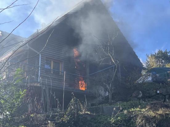 Brennende Fassade des Hauses