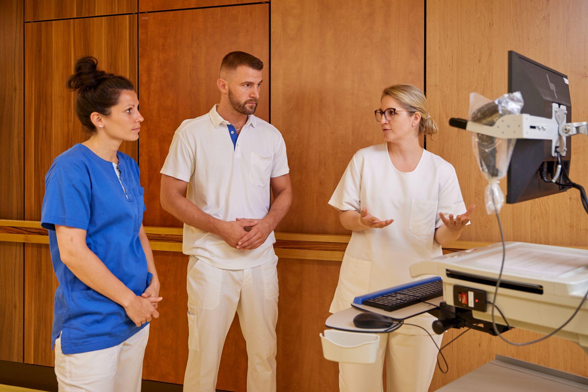 Eine ganzjährig betriebene Ausbildungsstation ermöglicht Studierenden unter professioneller Supervision eine kontinuierliche Praxisanbindung im echten Praxisalltag.