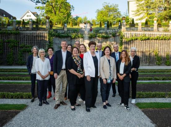 Aufnahme mit der Zürcher Regierungsrätin und Bildungsdirekto-rin Silvia Steiner und Theresa Schopper, der baden-württembergischen Ministerin für Kultus, Jugend und Sport