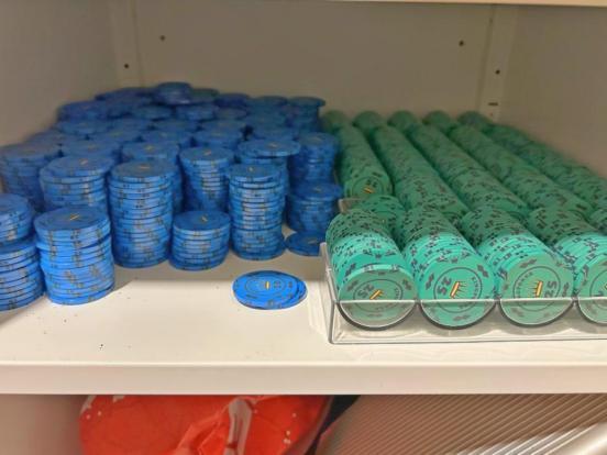 grüne und blaue Pokerjetons