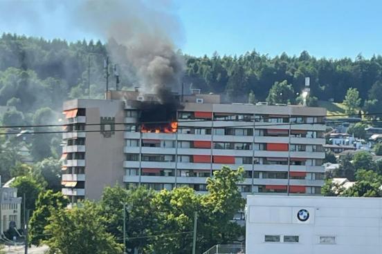 Brand in Mehrfamilienhaus