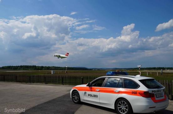 Polizeiauto am Flughafen