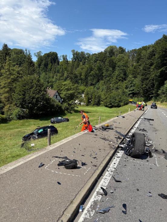 Die beteiligten Fahrzeuge in Kollisionsendstellung
