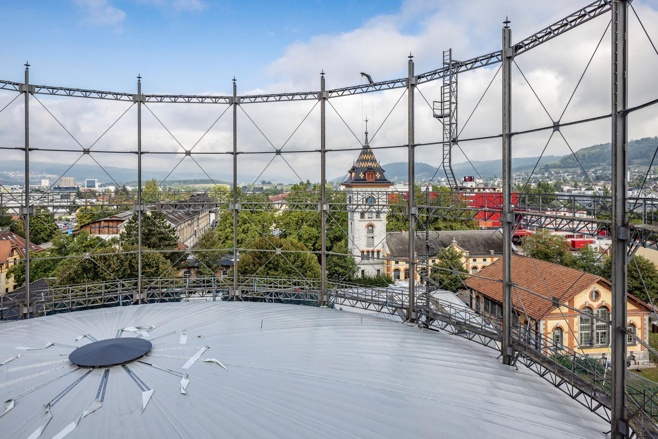 Membran über dem Gasometer I in Schlieren