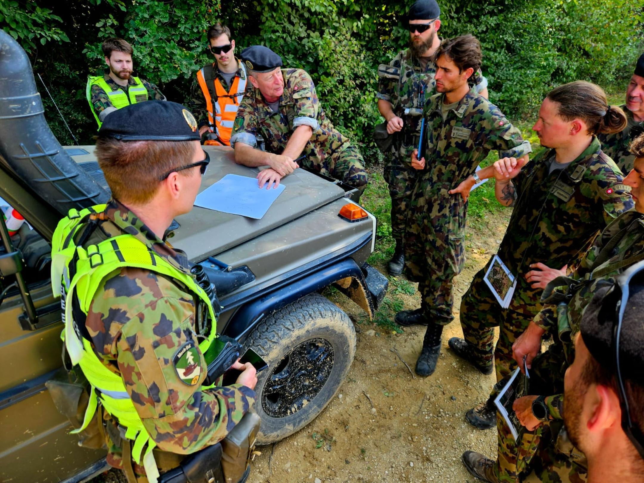 Regierungsrat Mario Fehr auf Truppenbesuch im Jura