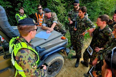 Regierungsrat Mario Fehr auf Truppenbesuch im Jura
