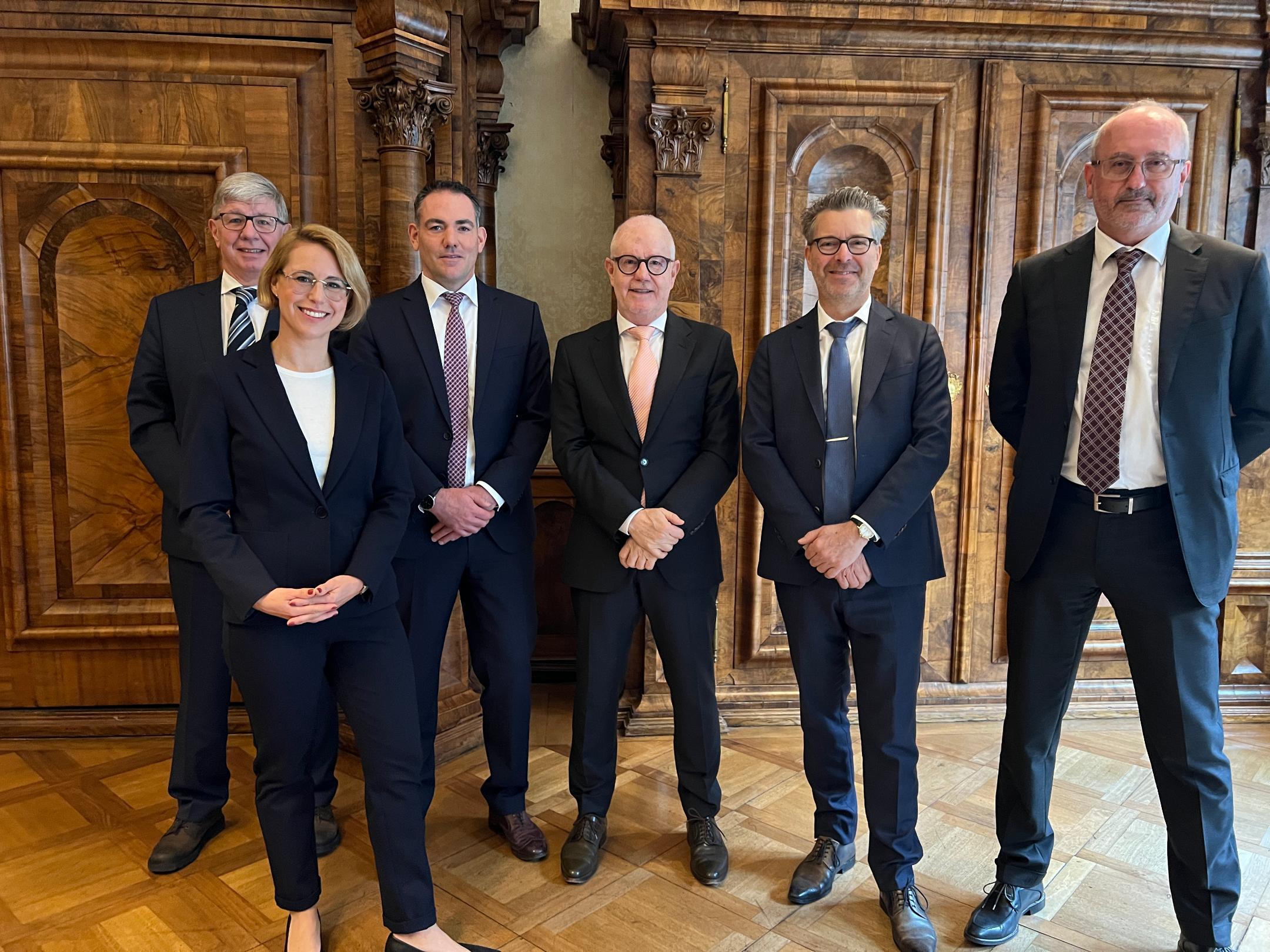 Gruppenfoto der Geschäftsleitung der ATIOZ