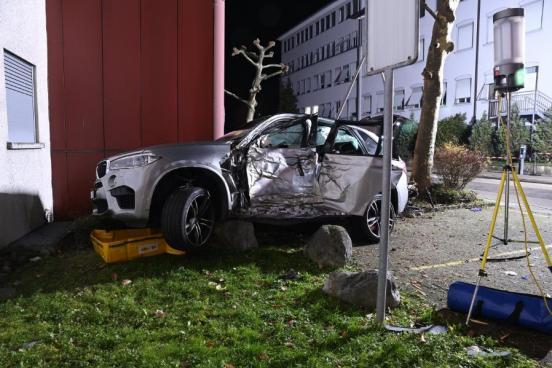 Auto in Unfallendlage