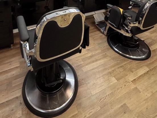 Zwei Barberstühle