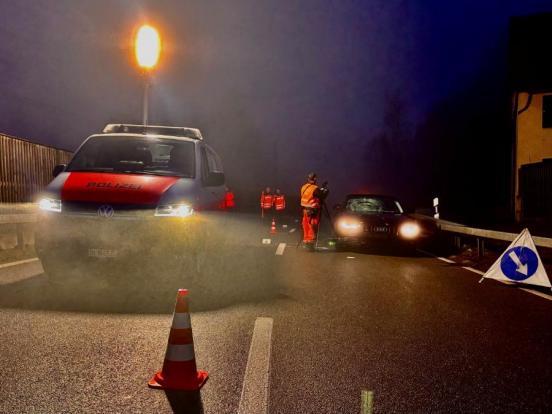 Polizei bei der Unfallaufnahme