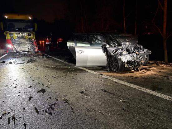 Die beiden unfallbeteiligten Fahrzeuge in Kollisionsendstellung