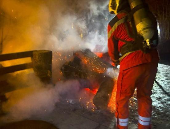 Feuerwehr bei der Brandbekämpfung