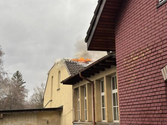 Brand in Gewerbeliegenschaft in Glattbrugg