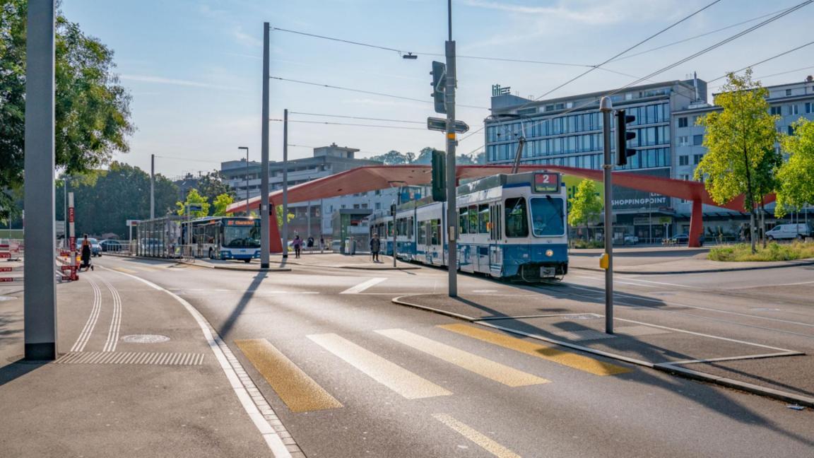 Limmattalbahn im Zentrum von Schlieren