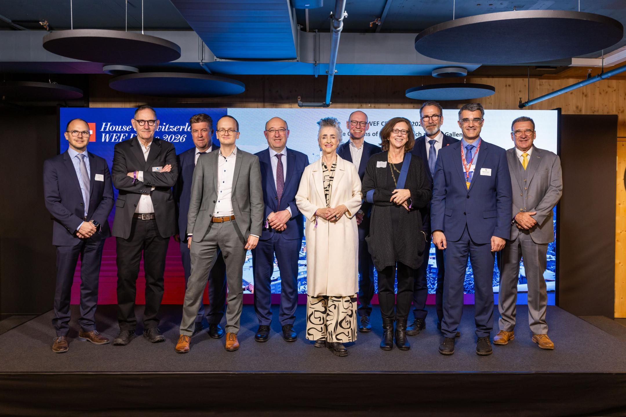 (v.l.) Alexander Glätzle (planqc), Mario Fehr (Regierungsrat Kanton Zürich), Christof Hartmann (Regierungsrat Kanton St. Gallen), Martin Neukom (Regierungsrat Kanton Zürich), Beat Tinner (Regierungspräsident Kanton St. Gallen), Carmen Walker Späh (Regierungsrätin Kanton Zürich), Sebastian Zaske (TRUMPF), Ursula Keller (ETH), Martin Saladin (SECO), Markus Caduff (Regierungsrat Kanton Graubünden), Felix Sutter (Moderator)