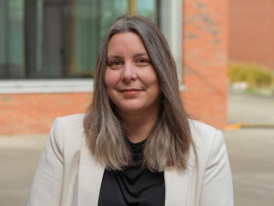 Porträt von Alice Delorme Benites, der neuen Leiterin des Departements Angewandte Linguistik der Zürcher Hochschule für Angewandte Wissenschaften