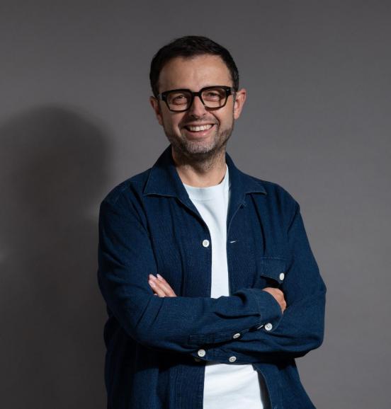 Porträtfoto des neuen Kantonsrates der AL, David Garcia Nuñez