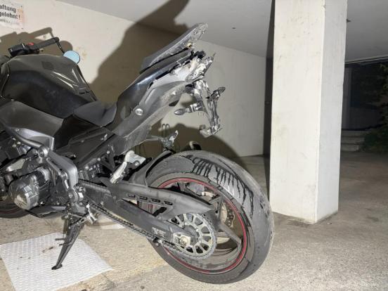 EIn beschädigtes Motorradheck