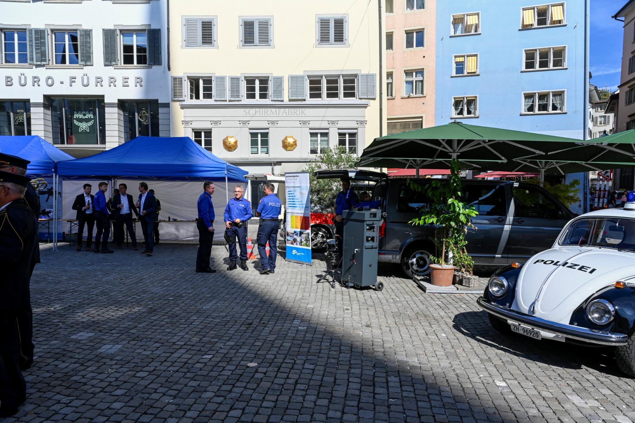 Ausstellung von Einsatzmitteln bei der Vereidigung