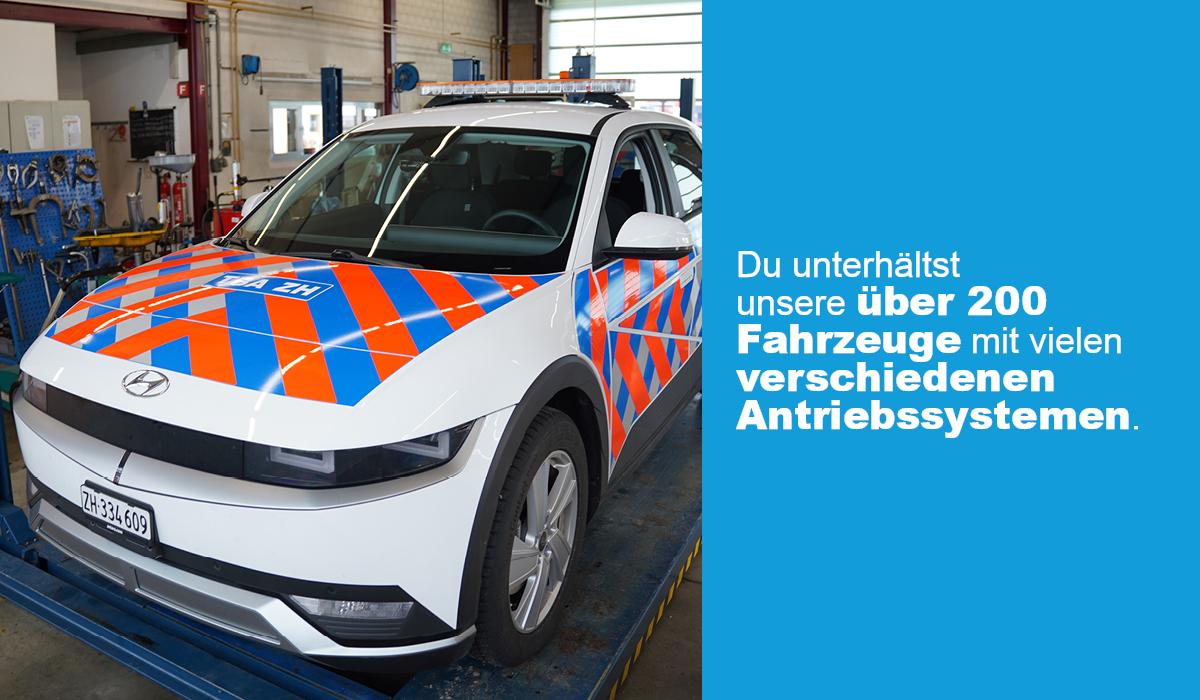Ein Auto des Tiefbauamts Kanton Zürich steht auf einer Hebebühne. Auf der rechten Seite steht der Text: «Du unterhältst unsere über 200 Fahrzeuge mit vielen verschiedenen Antriebssystemen.»