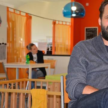 Marco Müller, Präsident FiZ Familienzentrum Wetzikon lacht in die Kamera