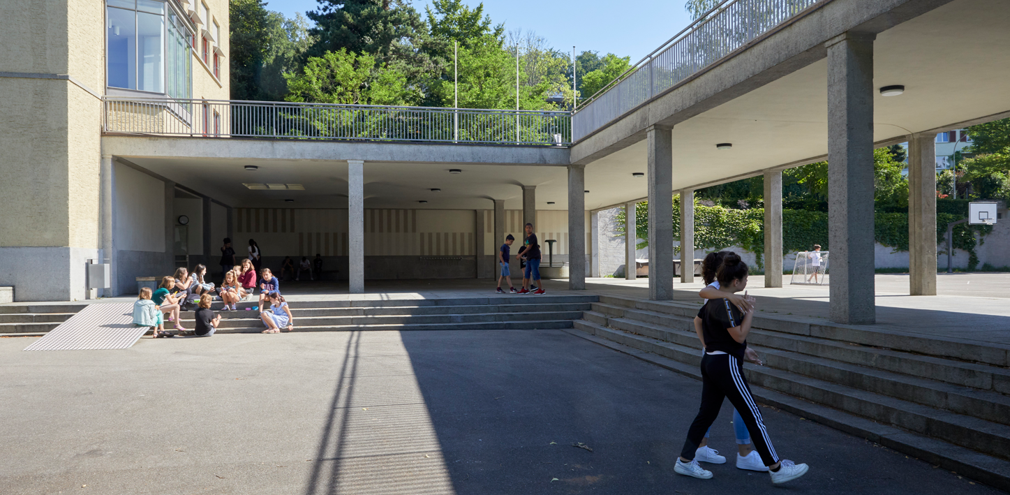 Hof der Schule Waidhalde Zürich, Quelle: Reto Schlatter